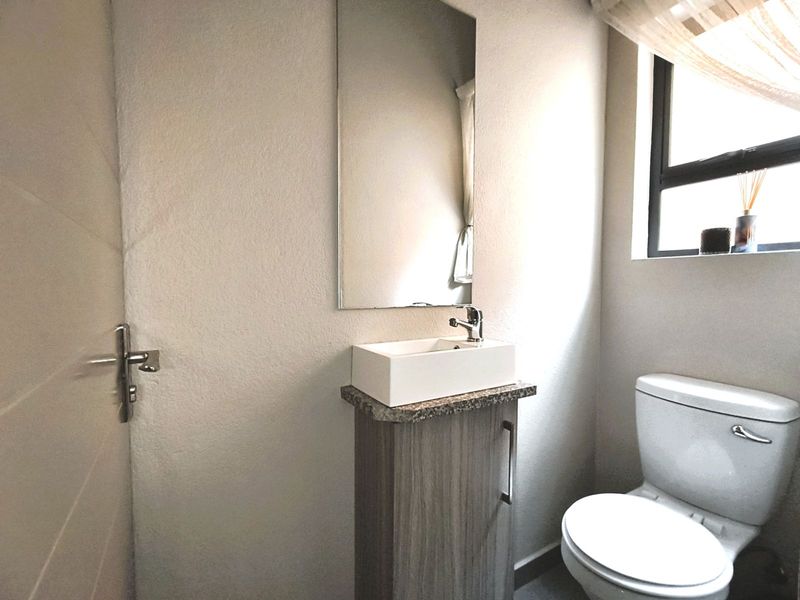 House For Sale in Chancliff Ridge - Photo 8