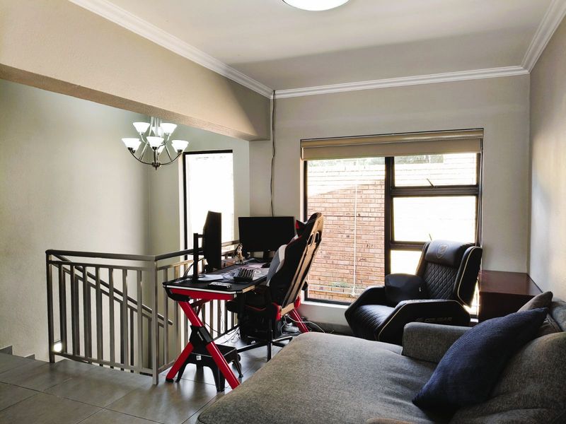 House For Sale in Chancliff Ridge - Photo 9