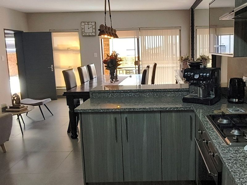 House For Sale in Chancliff Ridge - Photo 5