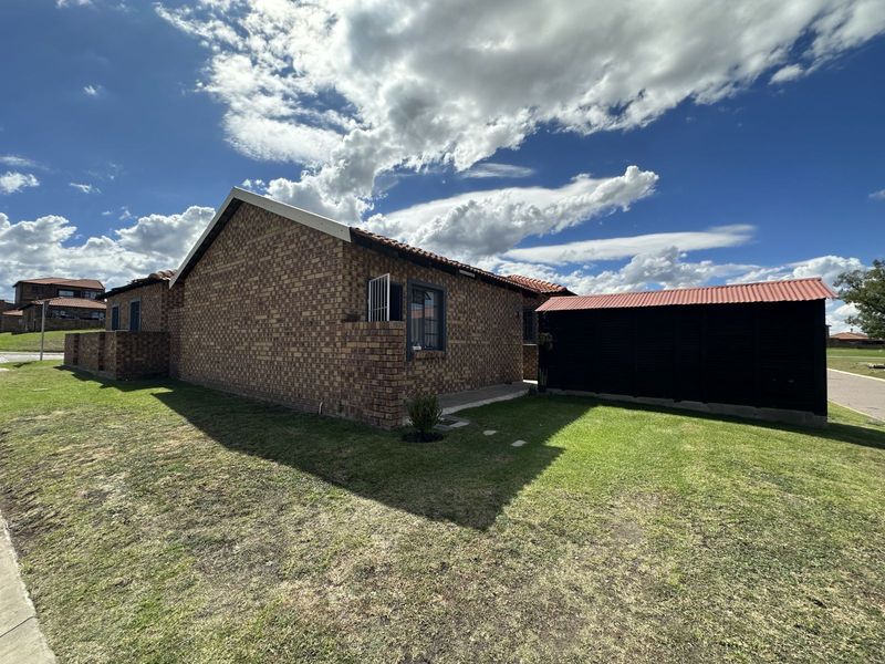 House For Sale in Evander - Photo 2