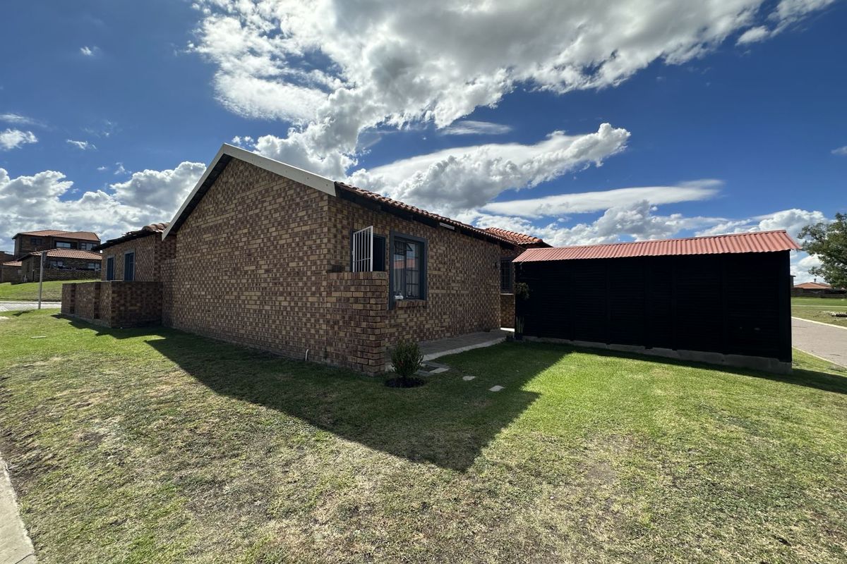 House For Sale in Evander - Photo 2