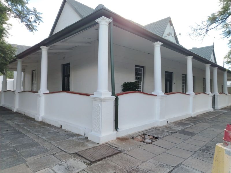 House For Sale in Graaff-Reinet Central - Photo 2