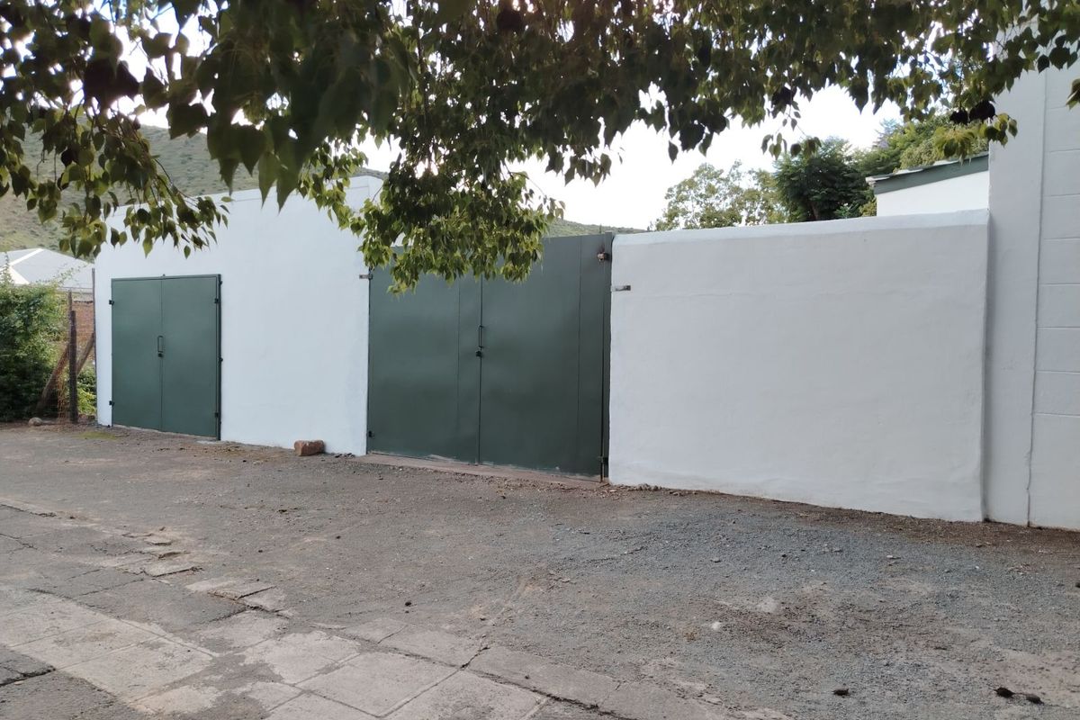 House For Sale in Graaff-Reinet Central - Photo 3