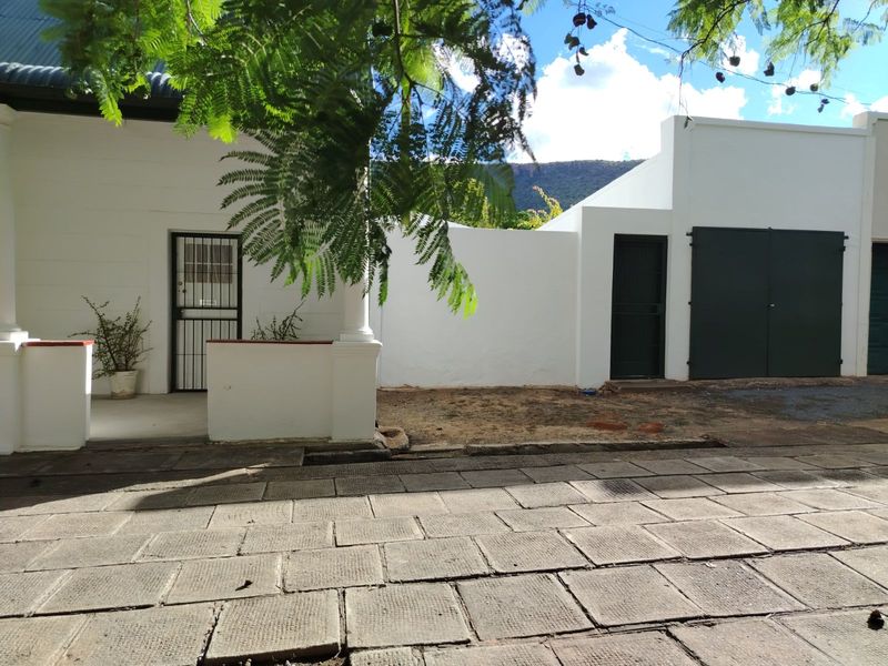 House For Sale in Graaff-Reinet Central - Photo 4
