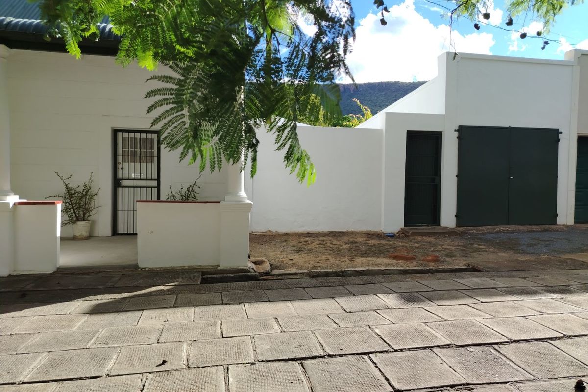 House For Sale in Graaff-Reinet Central - Photo 4