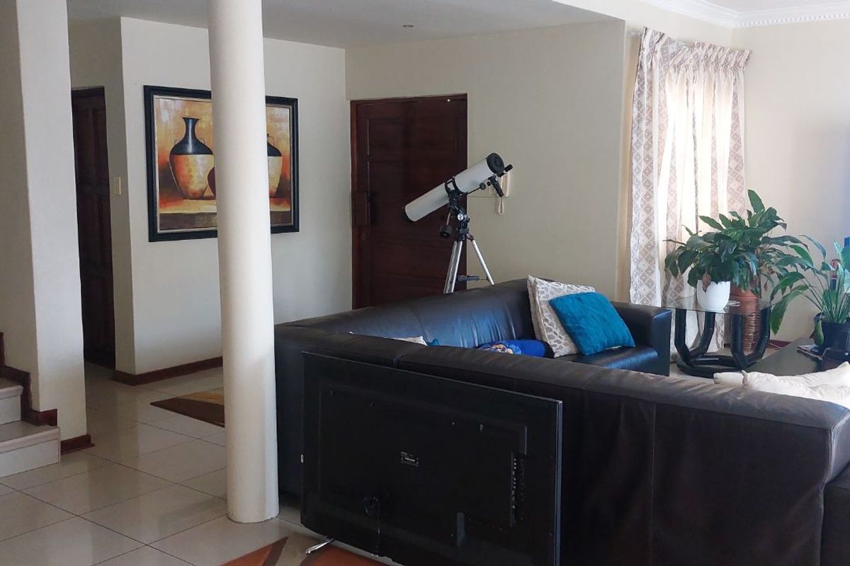 Townhouse For Sale in Polokwane Central - Photo 2