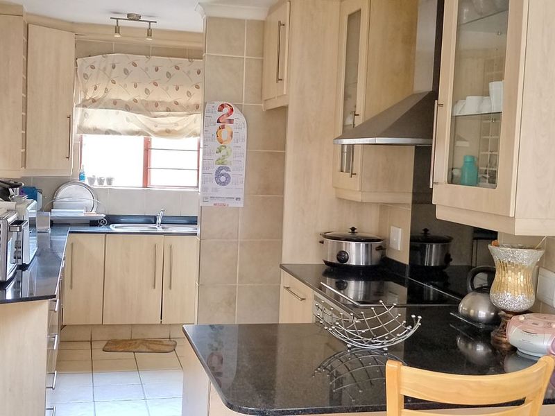 House To Rent in Fourways - Photo 2