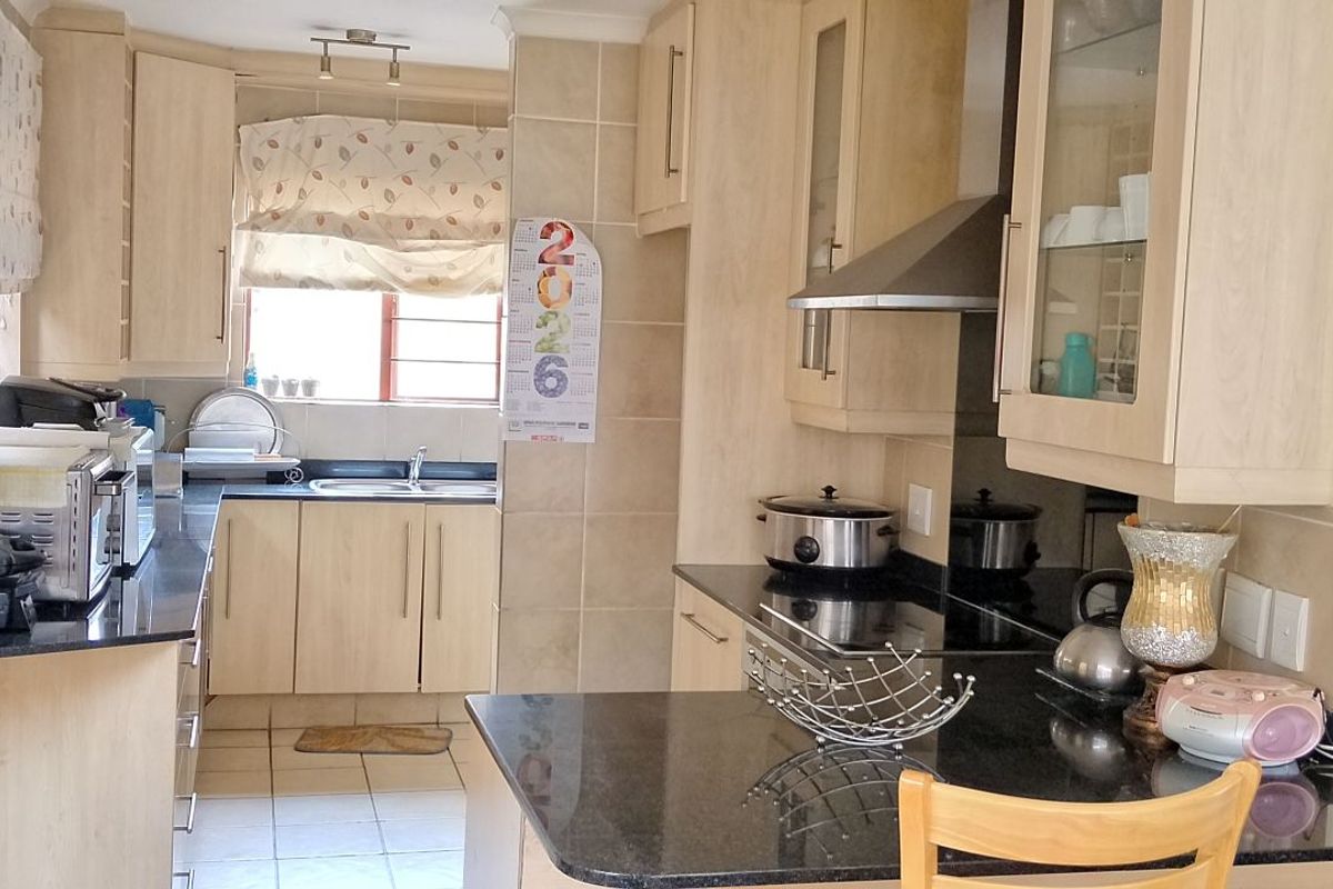 House To Rent in Fourways - Photo 2