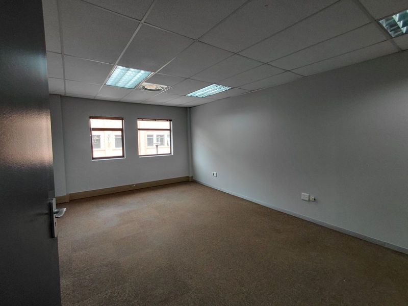 Office To Rent in Faerie Glen - Photo 10