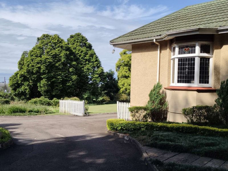 House For Sale in Hillcrest Central - Photo 2