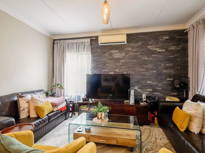 Townhouse To Rent in Olympus AH - Photo 9