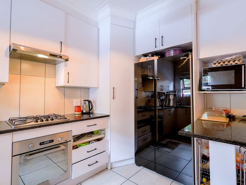 Townhouse To Rent in Olympus AH - Photo 5