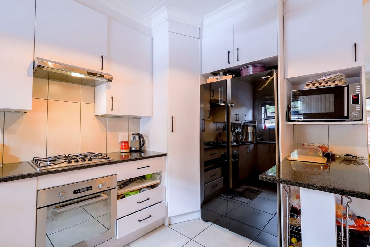 Townhouse To Rent in Olympus AH - Photo 5