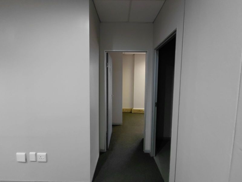 Office To Rent in Faerie Glen - Photo 3