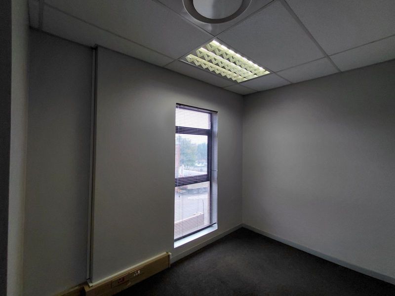 Office To Rent in Faerie Glen - Photo 5