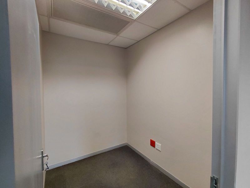 Office To Rent in Faerie Glen - Photo 8