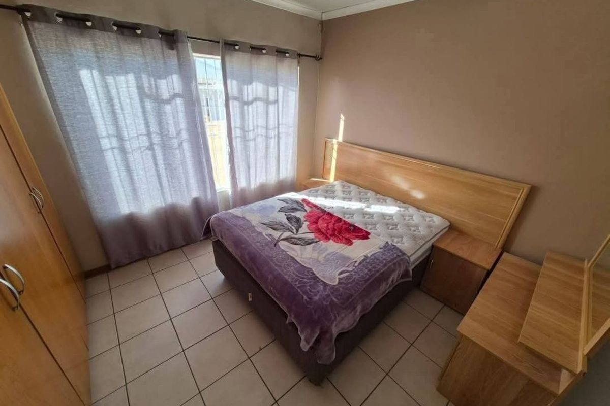 House For Sale in Rhodesdene - Photo 5