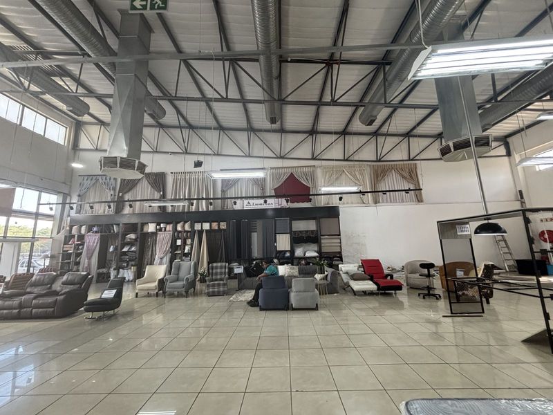 Commercial To Rent in Montana - Photo 4