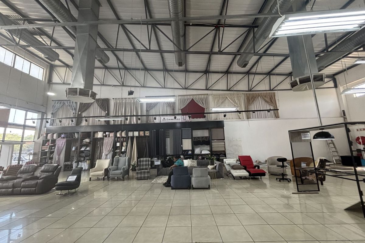 Commercial To Rent in Montana - Photo 4
