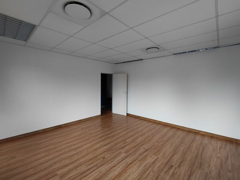 Office To Rent in Faerie Glen - Photo 2