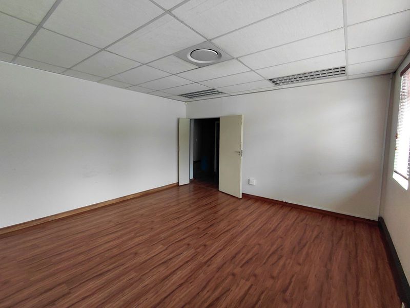 Office To Rent in Faerie Glen - Photo 7