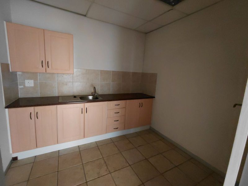 Office To Rent in Faerie Glen - Photo 5