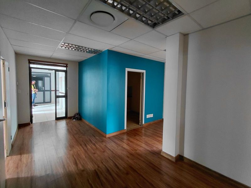 Office To Rent in Faerie Glen - Photo 2