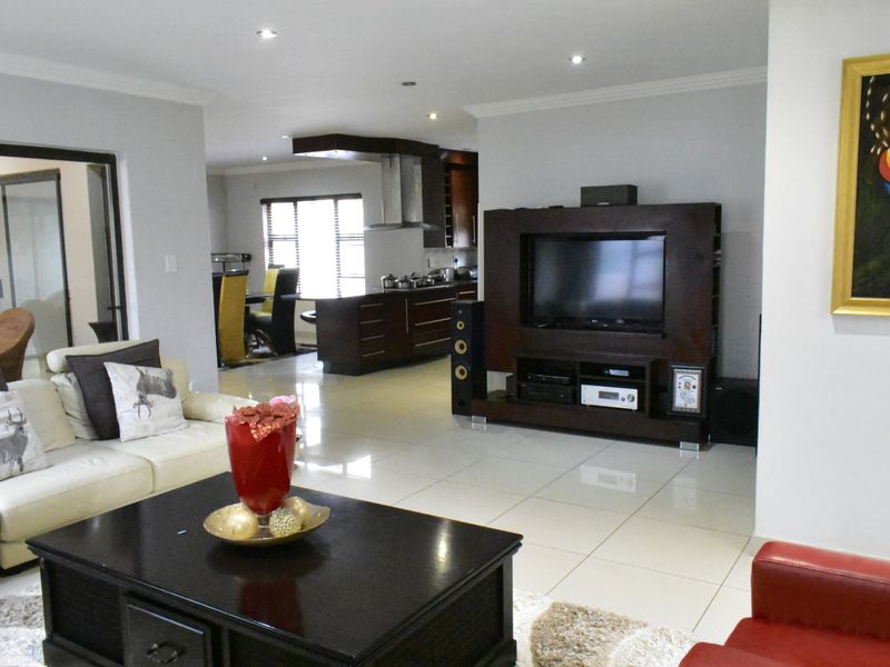 House For Sale in Willowbrook - Photo 9