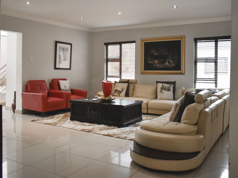 House For Sale in Willowbrook - Photo 5