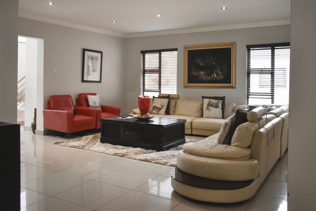 House For Sale in Willowbrook - Photo 5