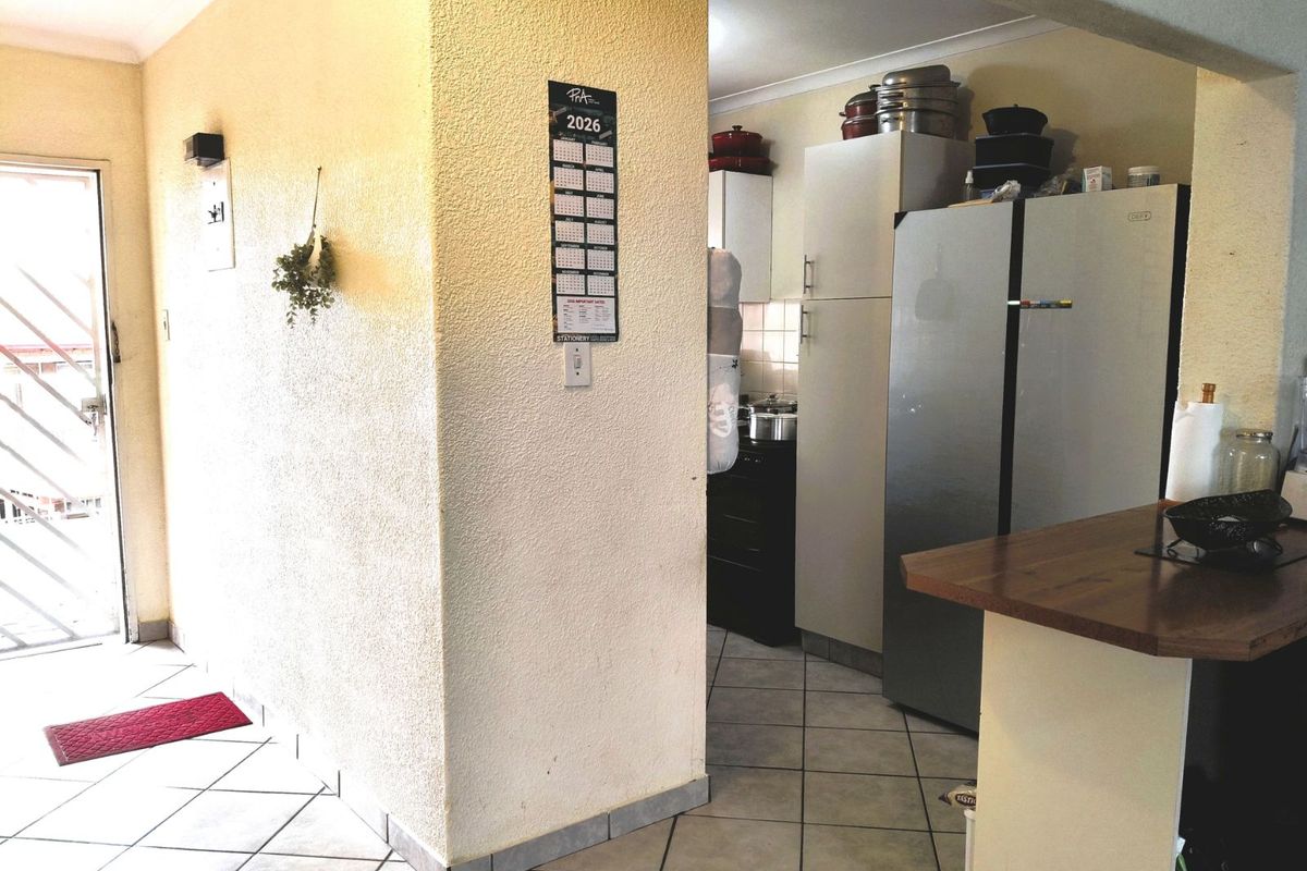 Apartment For Sale in Noordheuwel - Photo 5