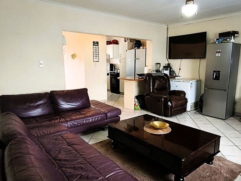 Apartment For Sale in Noordheuwel - Photo 2