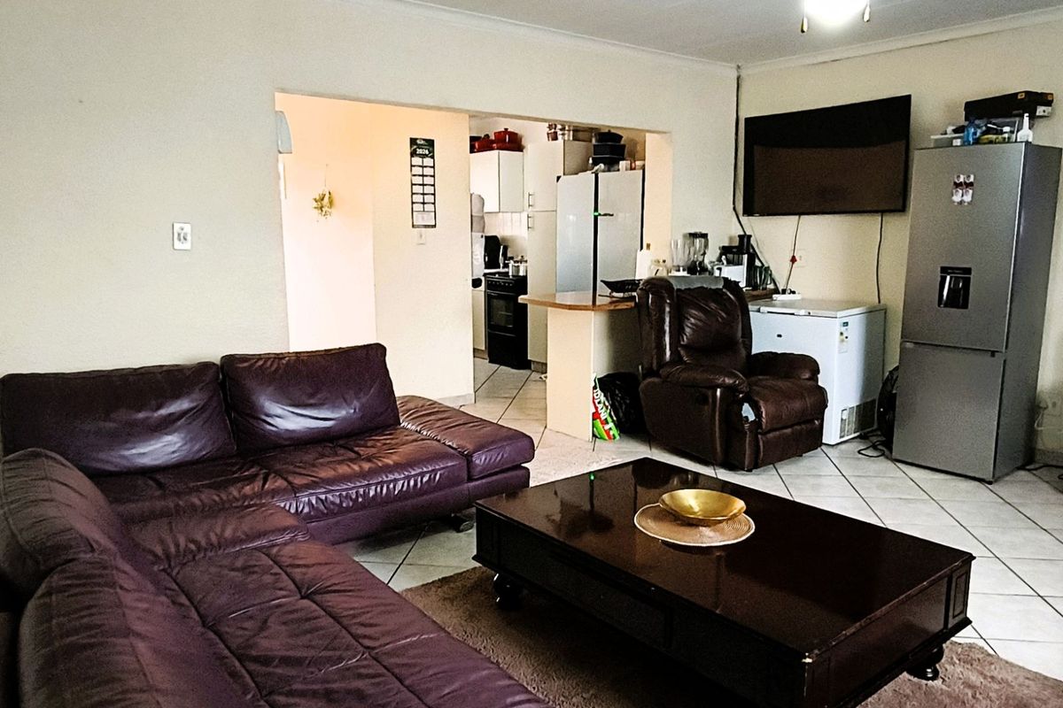 Apartment For Sale in Noordheuwel - Photo 2