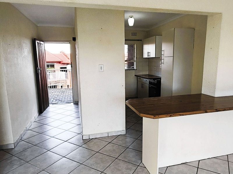 Apartment For Sale in Noordheuwel - Photo 3