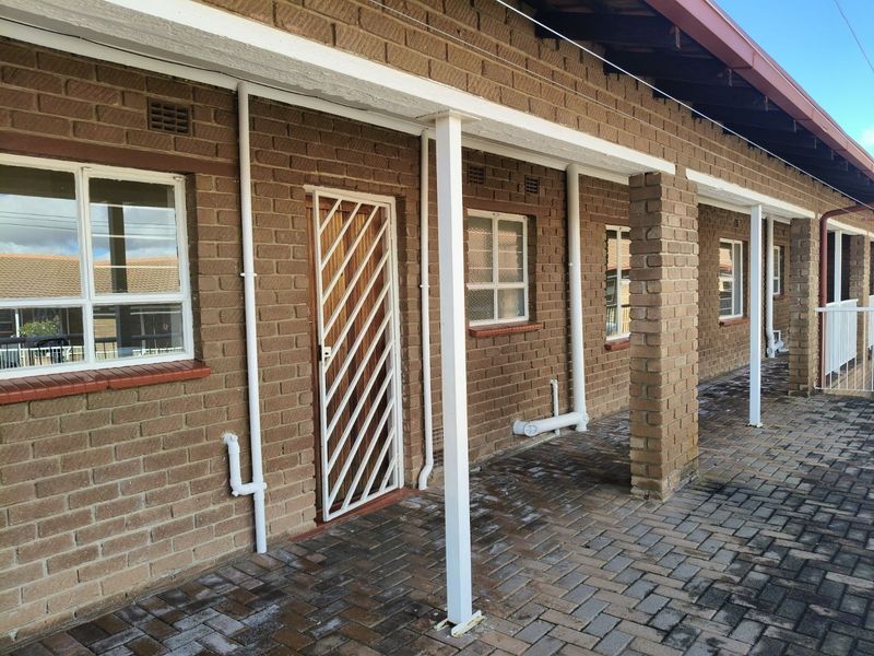 Apartment For Sale in Noordheuwel - Photo 2