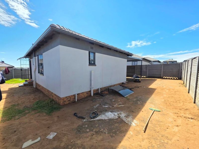 House For Sale in Glenway Estate - Photo 7