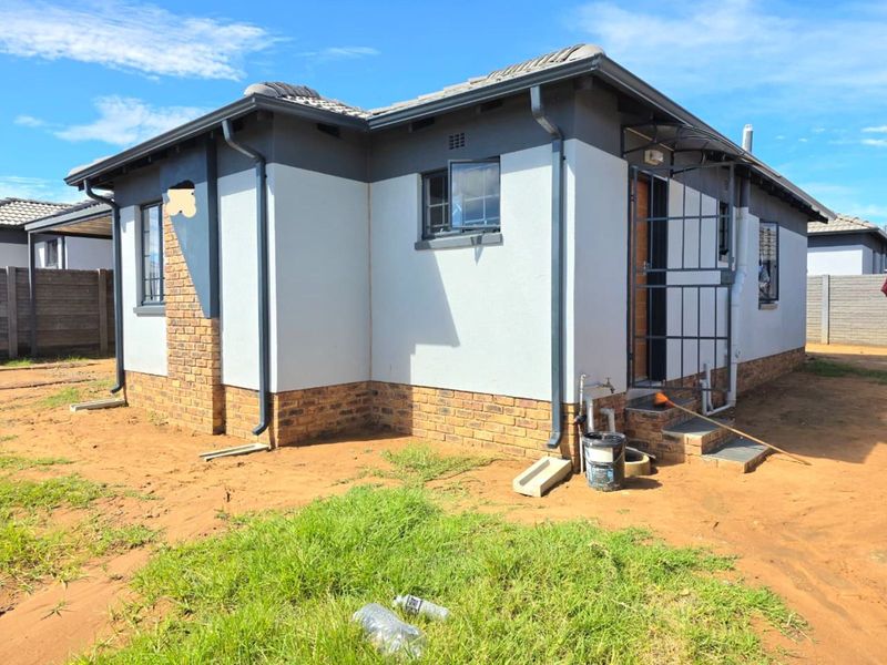House For Sale in Glenway Estate - Photo 6