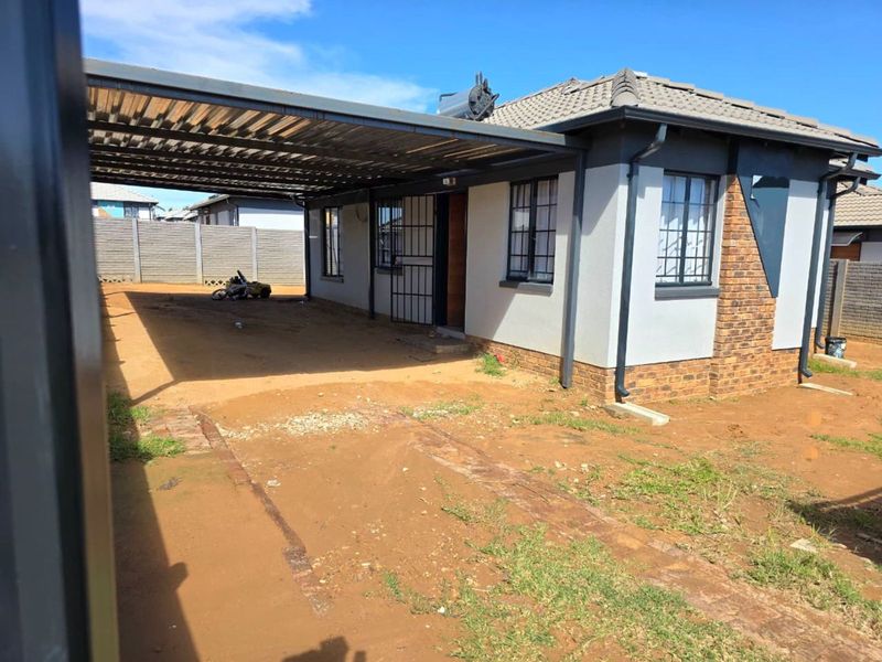 House For Sale in Glenway Estate - Photo 2