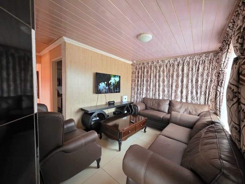 House For Sale in Soshanguve Ext - Photo 7