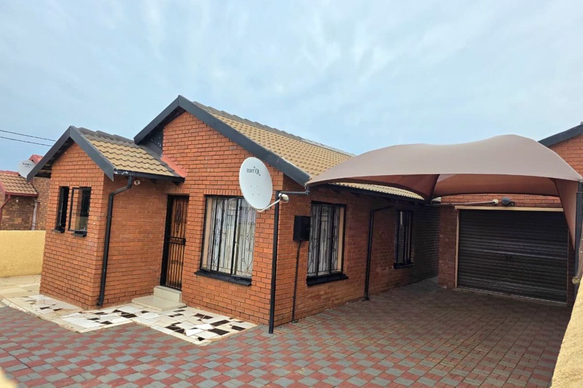 House For Sale in Soshanguve Ext - Photo 2