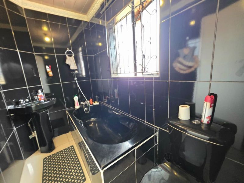 House For Sale in Soshanguve Ext - Photo 10