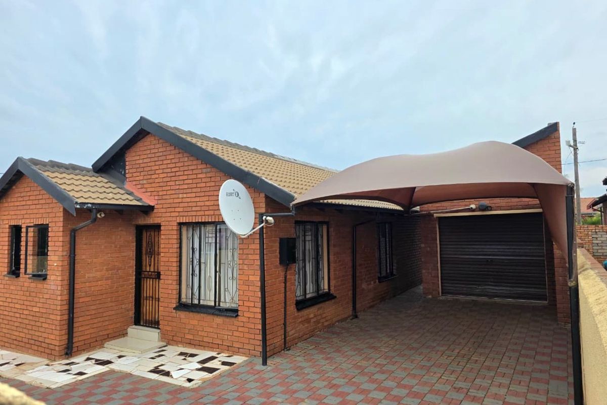 House For Sale in Soshanguve Ext - Photo 3