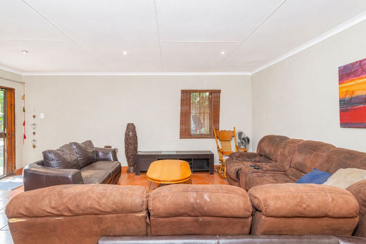 House For Sale in Allen's Nek - Photo 4