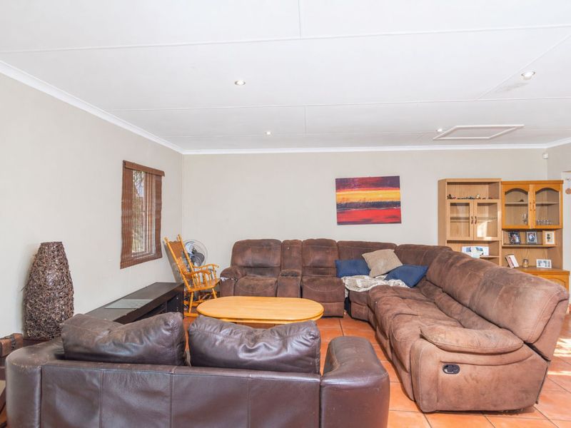 House For Sale in Allen's Nek - Photo 3