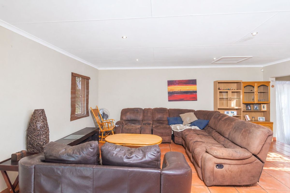 House For Sale in Allen's Nek - Photo 3