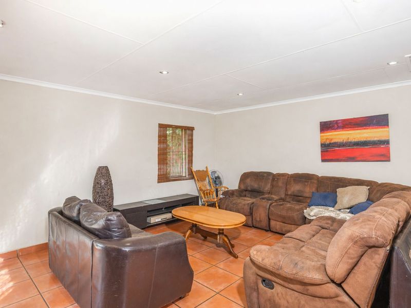 House For Sale in Allen's Nek - Photo 2