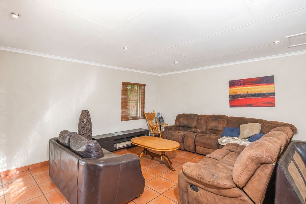 House For Sale in Allen's Nek - Photo 2