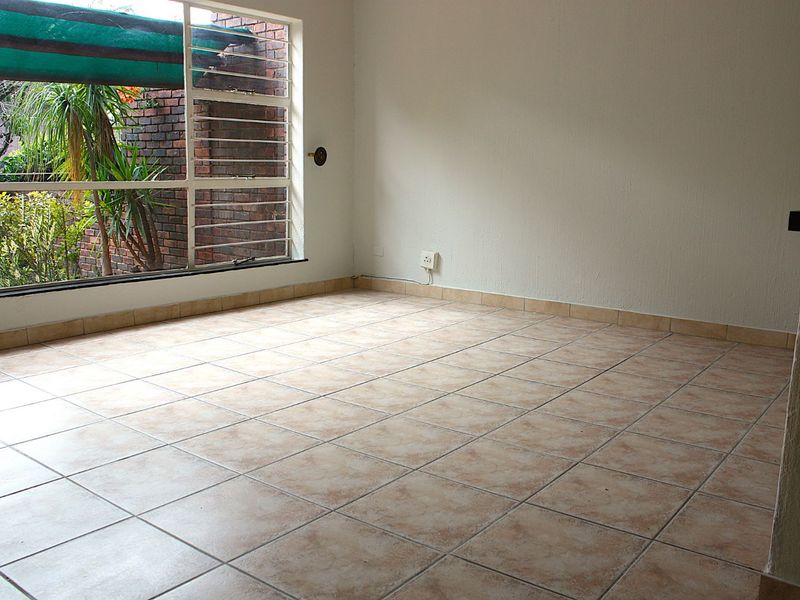 House For Sale in Fairland - Photo 10