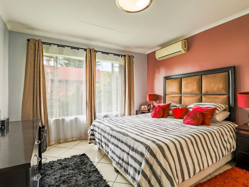 Townhouse To Rent in Rooihuiskraal North - Photo 10