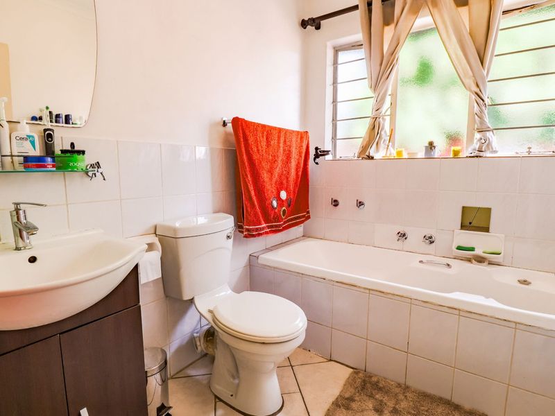 Townhouse To Rent in Rooihuiskraal North - Photo 8